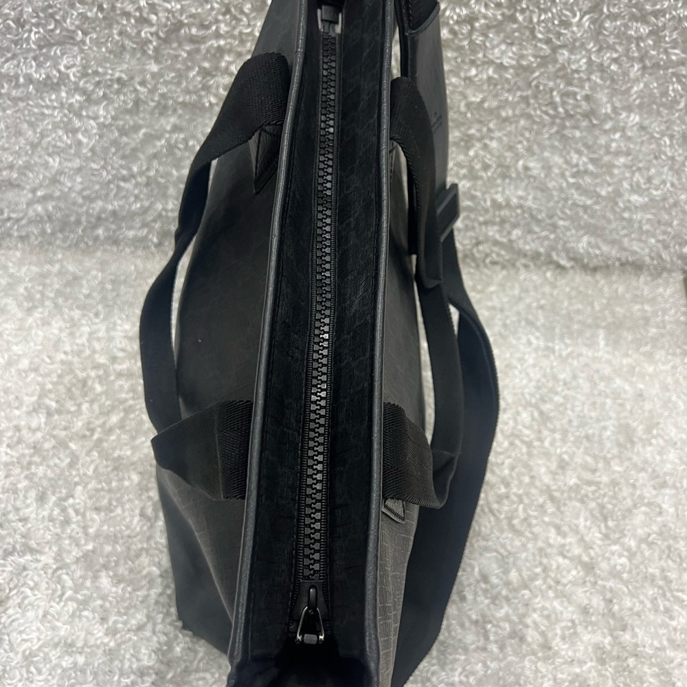 GUCCI GG Supreme Vertical Tote - Picture 12 of 16